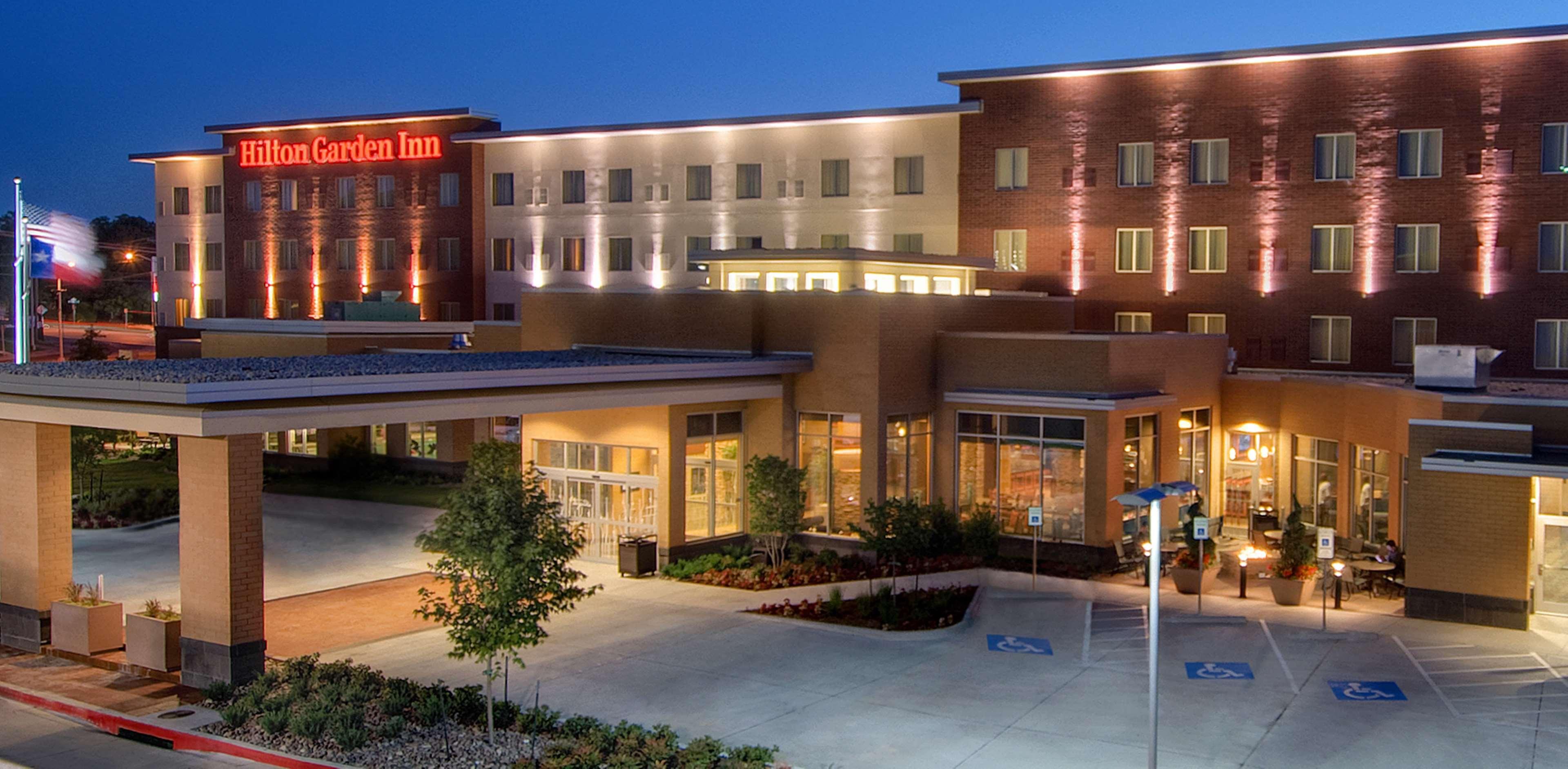 Hilton Garden Inn Fort Worth Medical Center Exterior photo